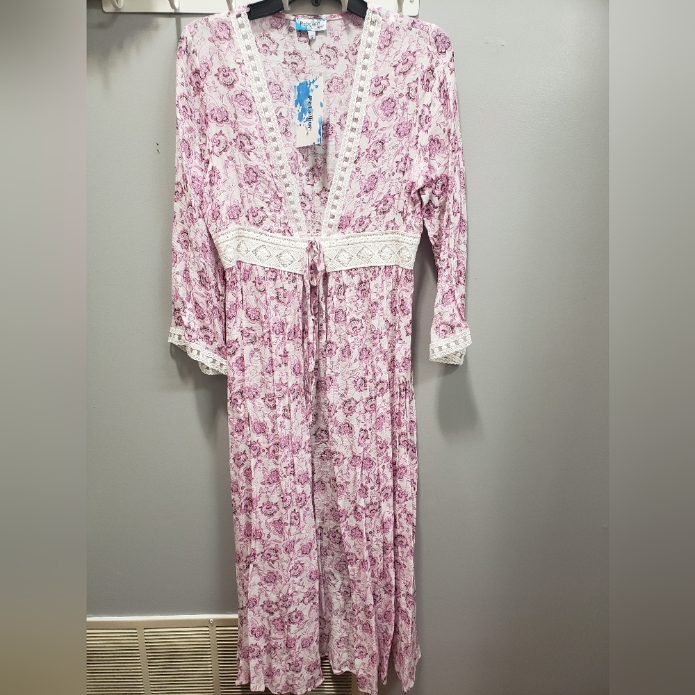 Rebellion Again NWT Pink and White Floral with Lace Beach Cover-up/Robe
